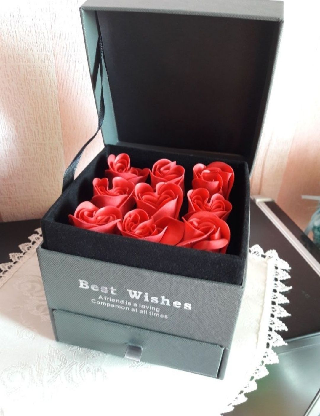Подарочная шкатулка с розами на  14 февраля 8 марта для женщины