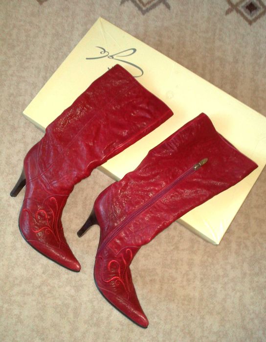 39р. бордовые сапоги-казаки с вышивкой, кожа egle