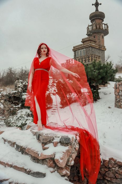 Сукня в пол, з розрізом на ніжці