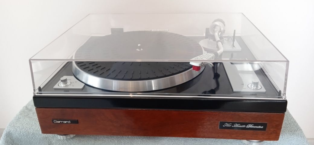 Gramofon Garrard. Pioneer. Technics.
