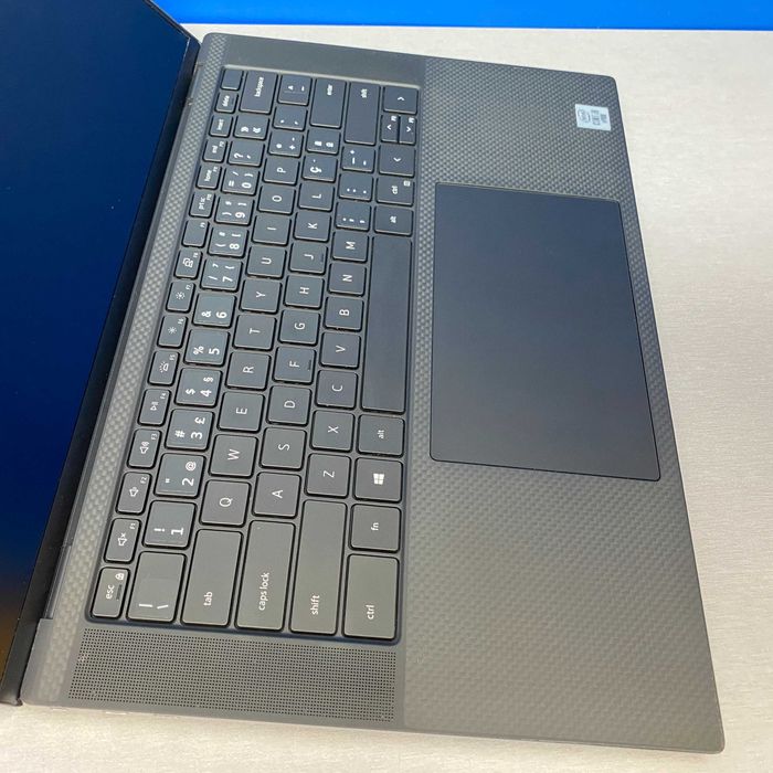 Dell Precision 5550 - 15.6" FHD (i9-10885H/32GB/1TB/Quadro T2000 4GB)