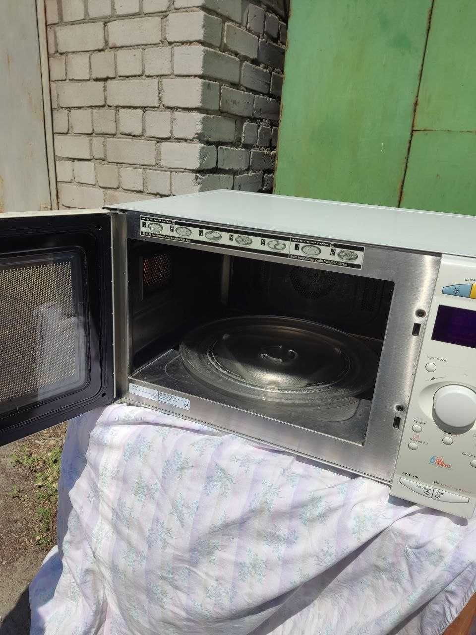 Мікрохвильова піч Whirlpool AVM 240