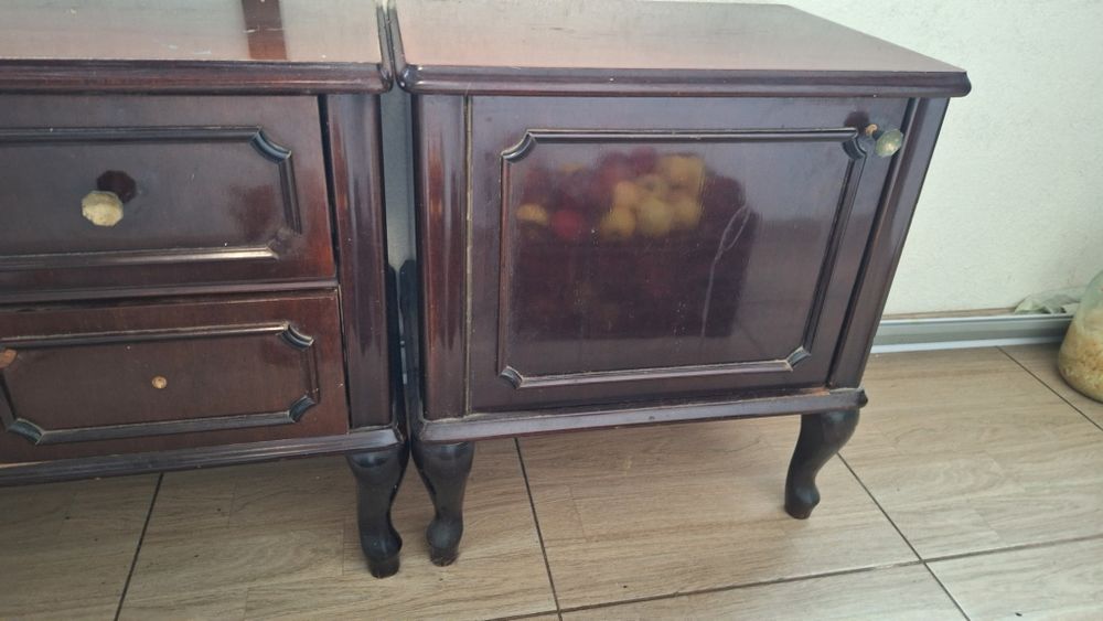 Стародавній комод