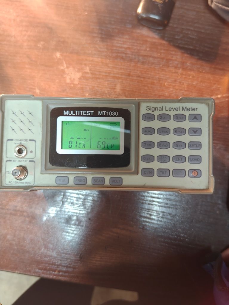 Измеритель уровня ТВ сигнала МТ1030