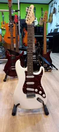 Guitarra Elétrica (tipo Stratocaster) Nova