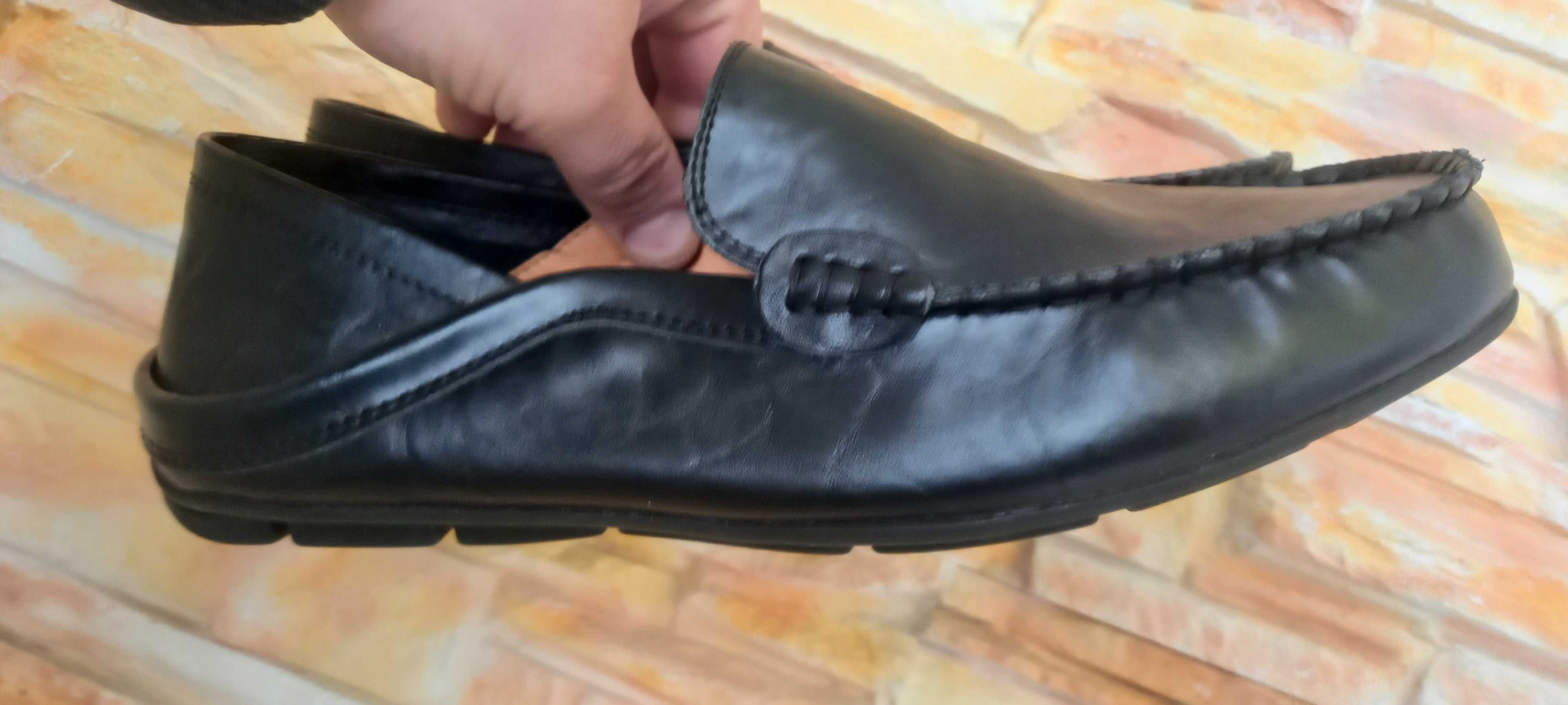 Продам взуття,мокасини