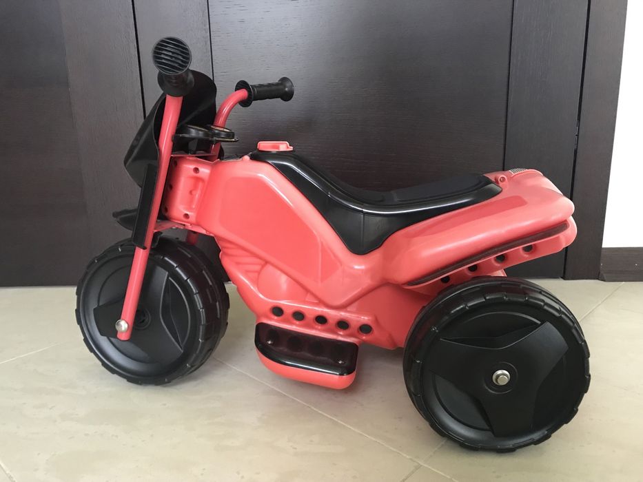 Motocykl trójkołowy akumulatorowy