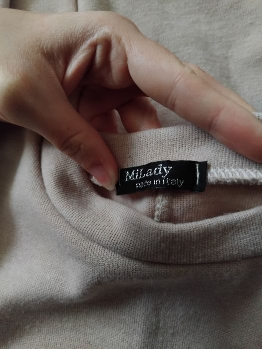 Beżowa sukienka sweterkowa z tiulowymi rękawami w grochy MiLady XS/S