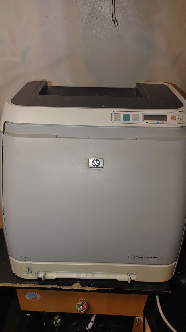 Продается б/у цветной лазерный принтер HP Color LaserJet 2605