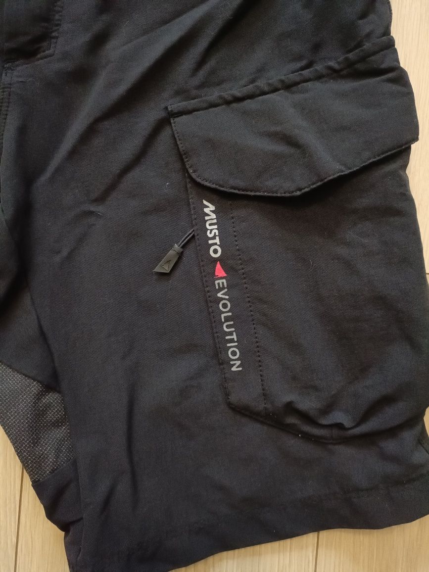 Musto Evolution Performance UV szorty żeglarskie S męskie