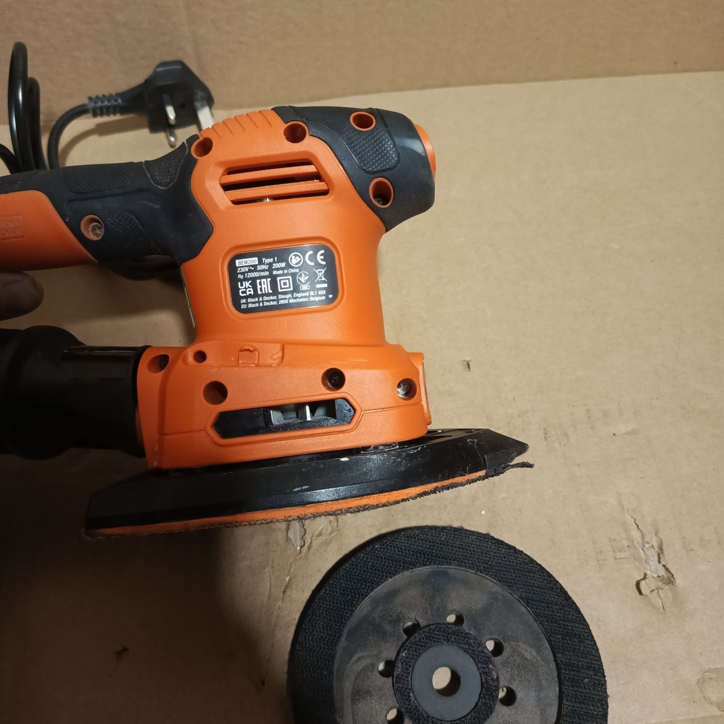 Szlifierka oscylacyjna mimośrodowa delta Black decker bew 200