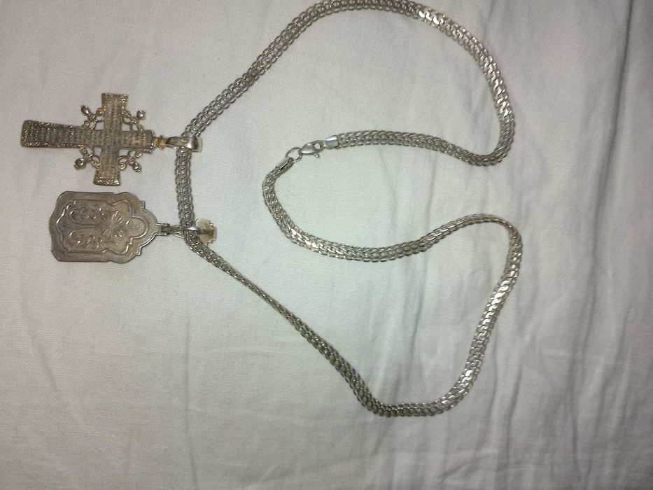 Продам серебро 975 пробы в изделиях Все 170гр.Прошу 48гр за 1 гр.Торг.