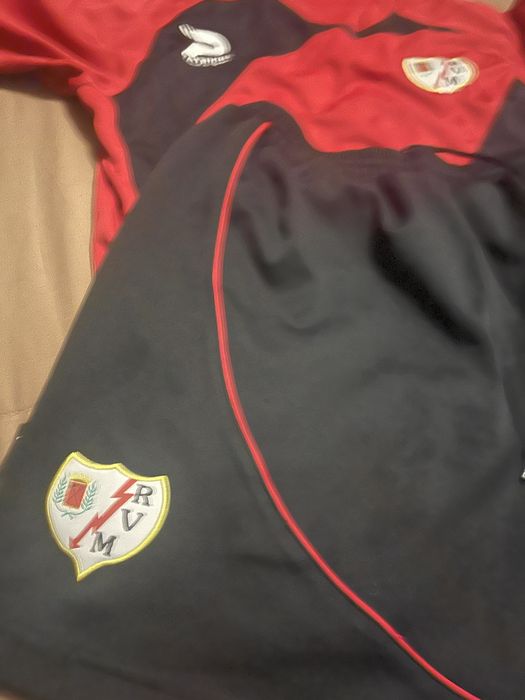 Equipamento futebol oficial Rayo Valhecano