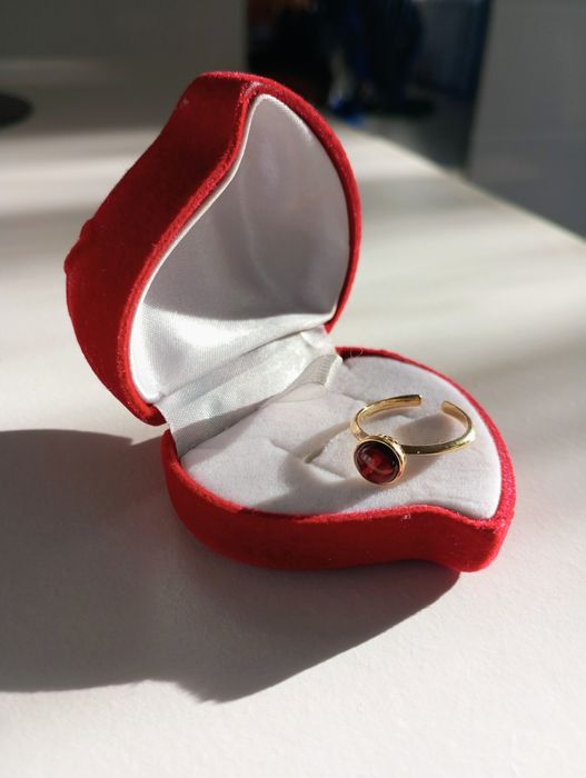 Pierścionek z bursztynem 925