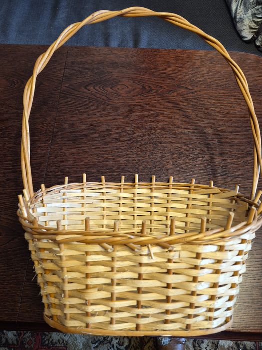 Kosz wiklinowy prezentowy