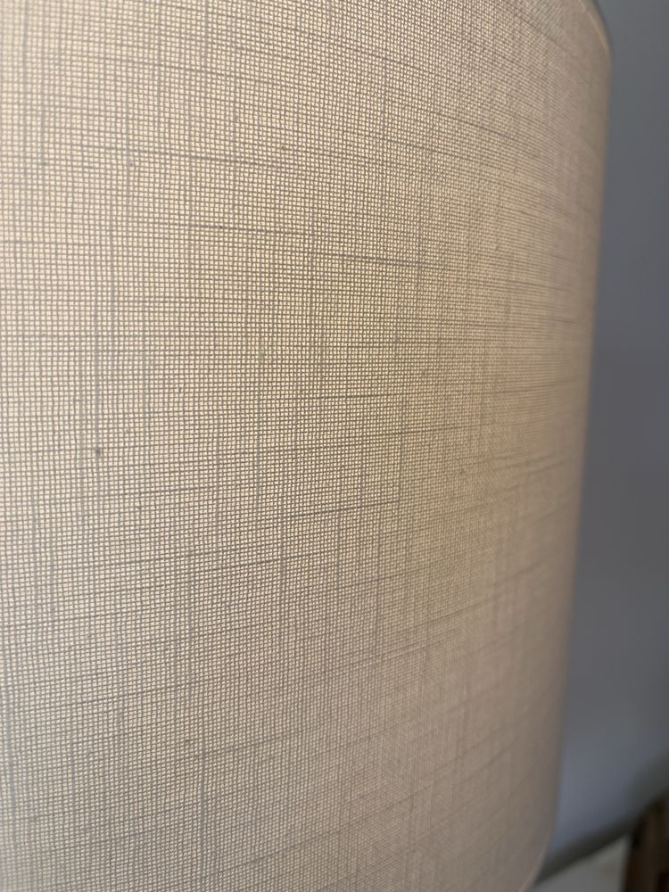 Elegante Candeeiro com abat-jour