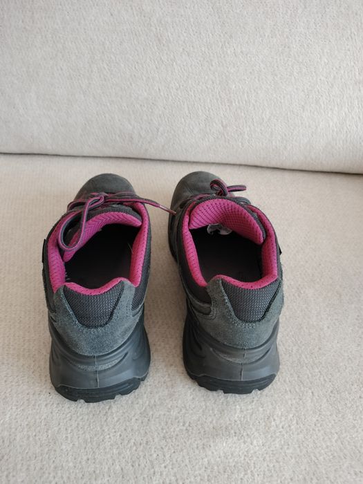 Орегіналні трекінгові ботинки Lowa розмір 40