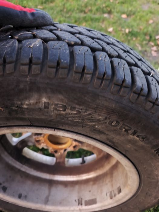 Alufelgi z oponami rocznymi wielosezonowe