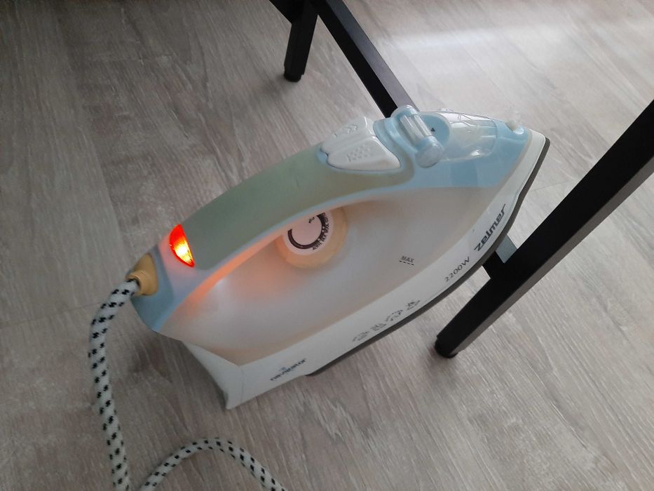ZELMER żelazko 2200W  model NAVIGATOR  bardzo szybko się nagrzewa