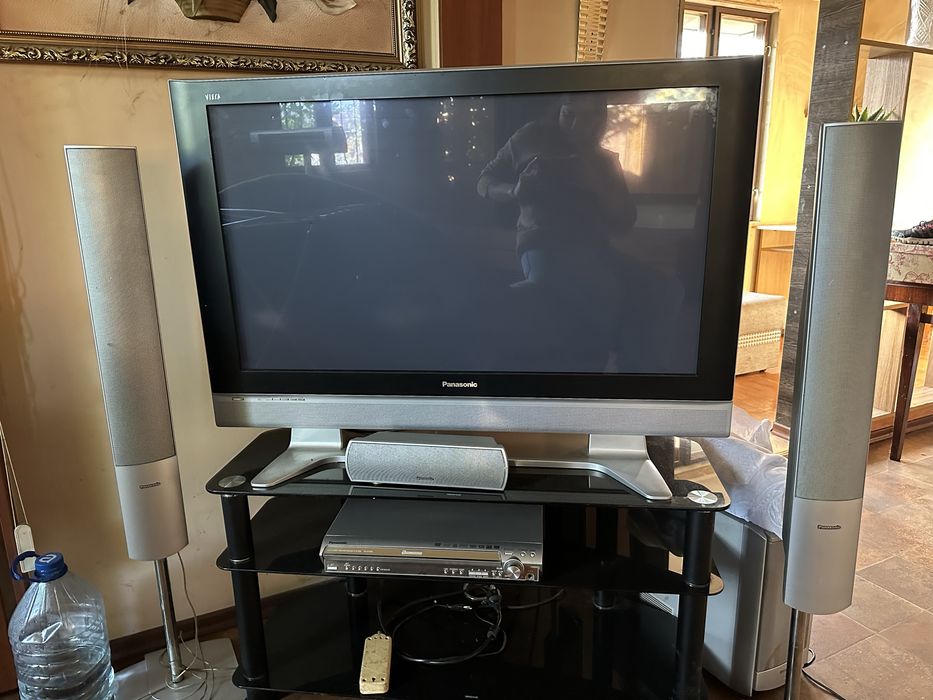 Телевізор з колонками (домашній кінотеатр)