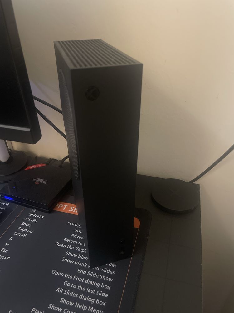 Xbox series S carbon black 1TB com 2 comandos