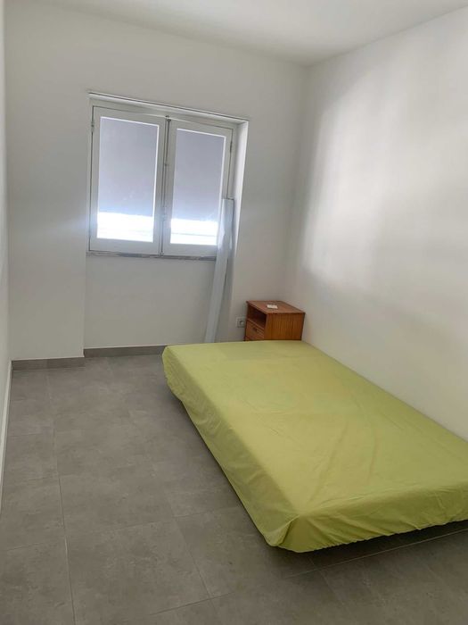 Alugo 3 quartos > Vila Chã - Barreiro