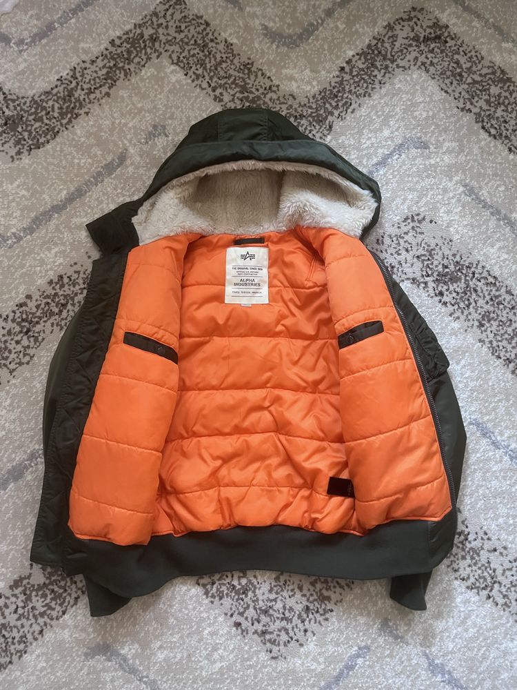 Бомбер аляска alpha industries M