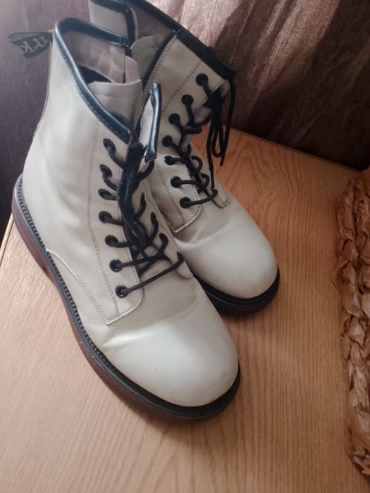 Продам женские ботинки