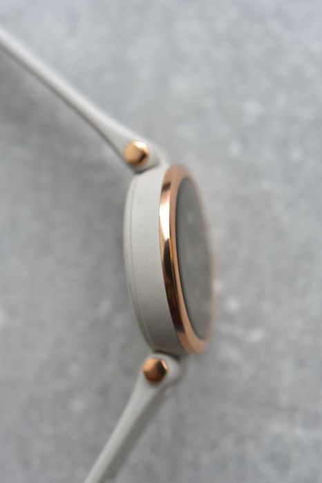 Garmin Lily бежевий з золотистим безелем