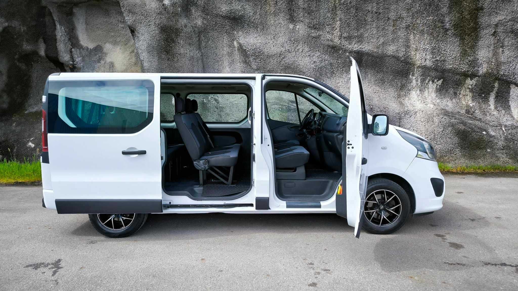 Opel Vivaro 9 lugares