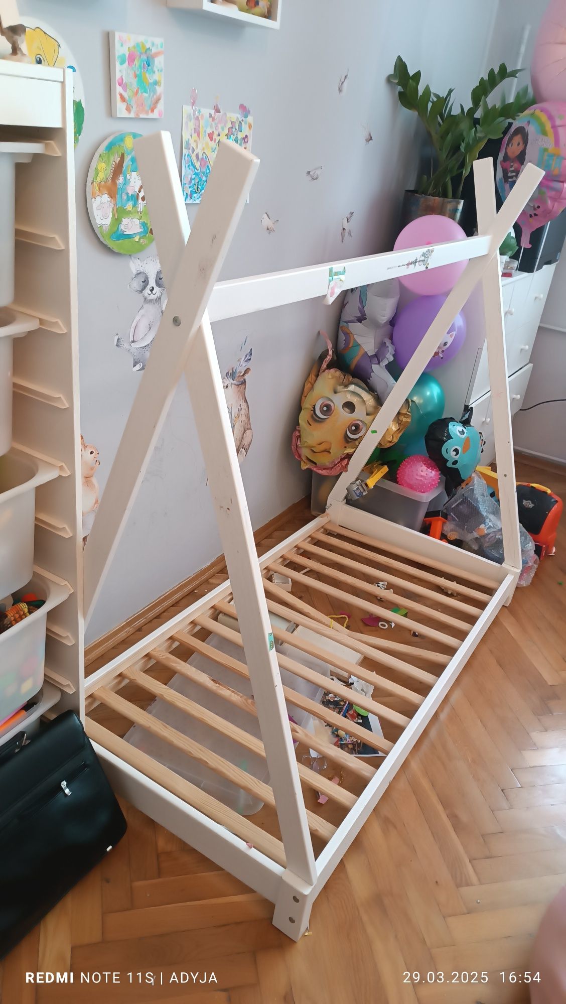 Łóżeczko łózko dziecięce 70x140 cm białe tipi używane komplet materac