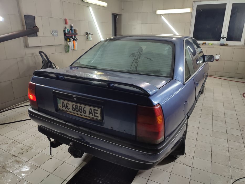 Opel Omega A 1.8