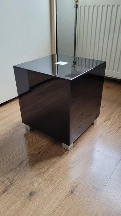 Piękny subwoofer REL T5