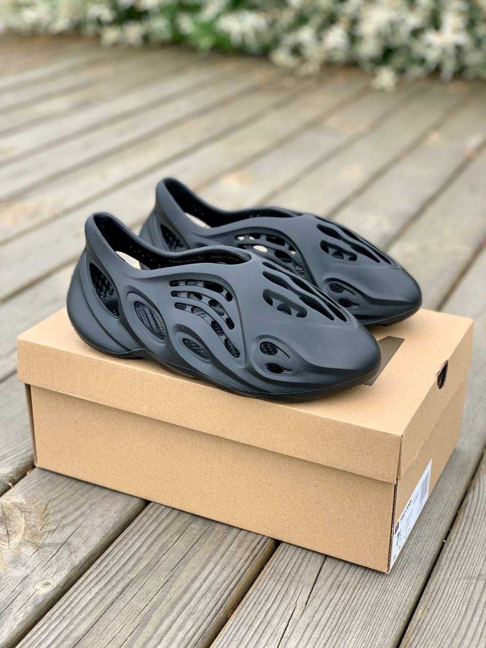 АКЦІЯ! Жіночі кросівки Adidas Yeezy Foam Runner Black (37 р.)