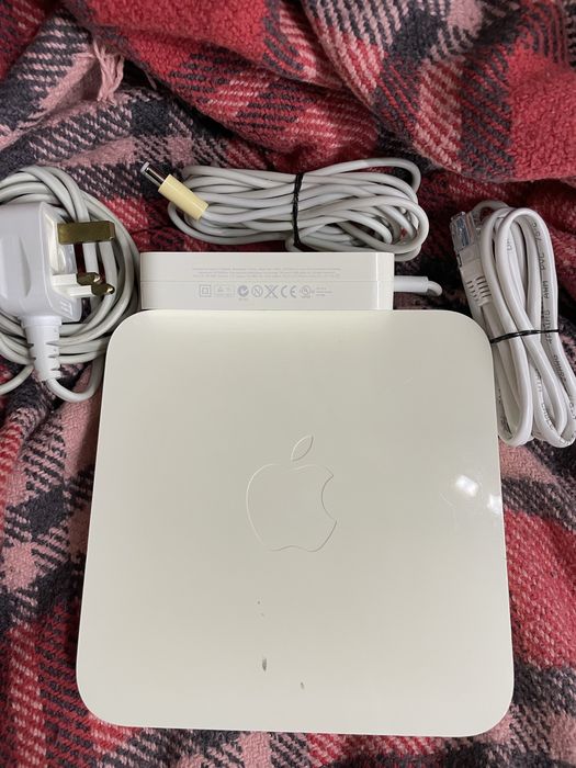 Apple AirPort Extreme A1354 — стильний Wi-Fi-роутер