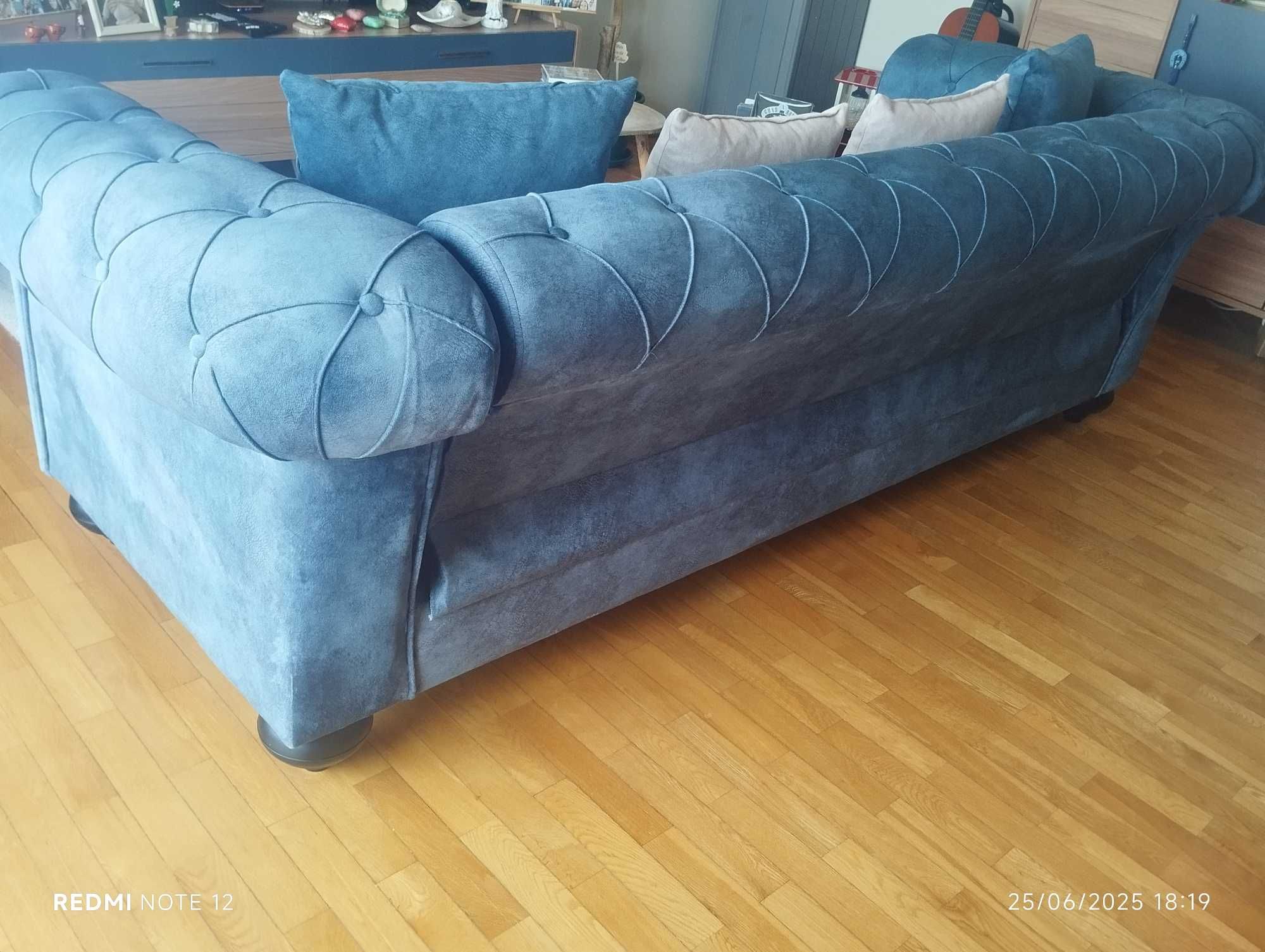 Sofá Cama azul petróleo tipo vintage revestimento de microfibra