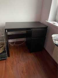 biurko z szafką i wysuwaną półką na klawiaturę