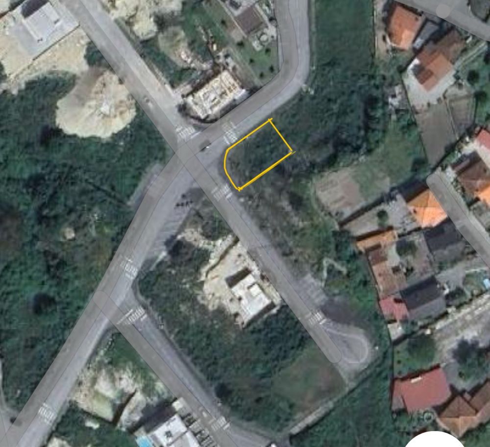 Terreno / com projeto  pronto a construir