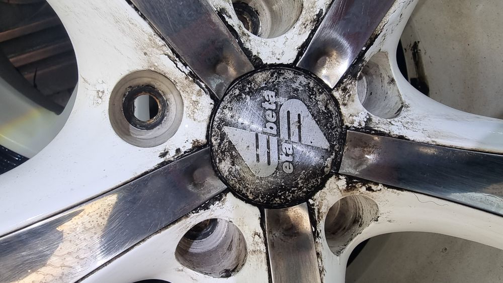 Комплект зимней Bridgestone и диски Eta Beta  235/60 R18 разболтовка 5