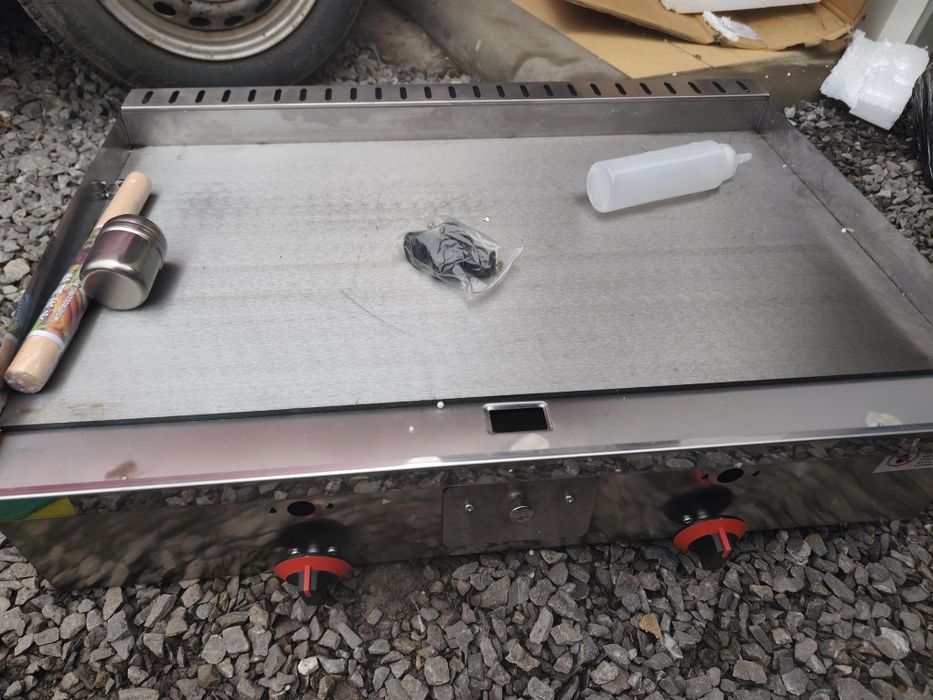 Grill gastronomiczny z płytą gazową raz urzyty