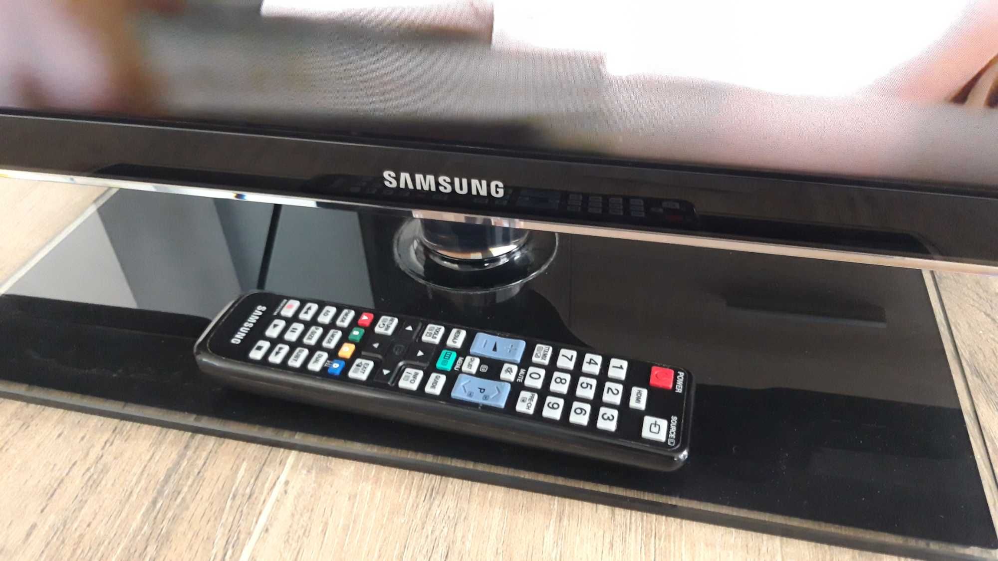 Telewizor LED  Samsung UE40D5520 smart 100hz