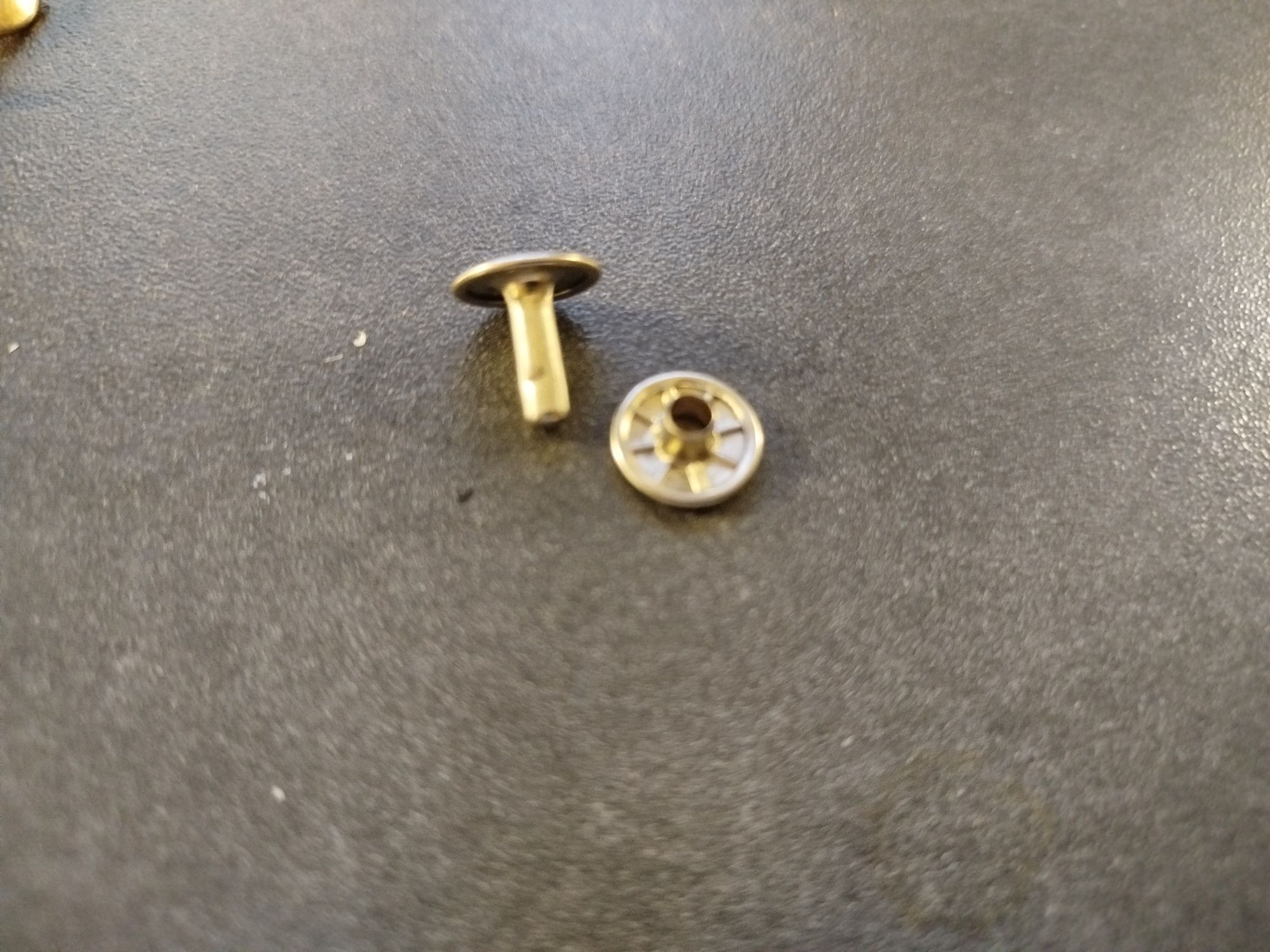 Ćwieki kaletnicze 1 cm - 9 szt