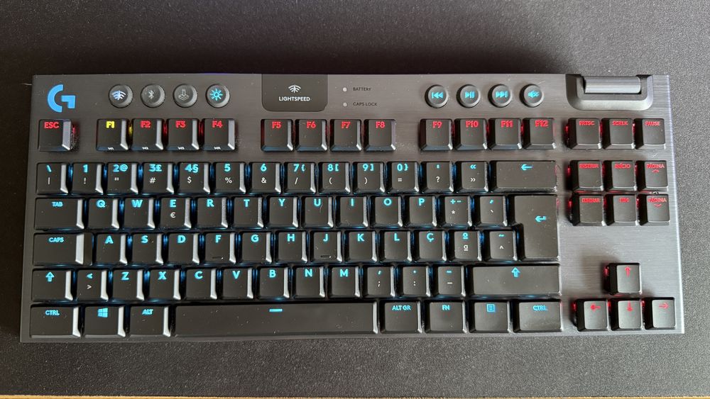 Teclado Logitech G915 TKL Layout PT com garantia