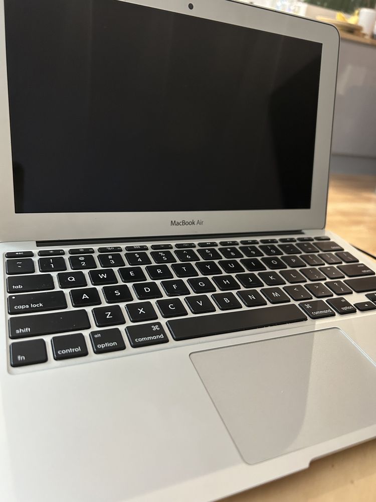 MacBook Air (2015) piękny, srebrny, jak nowy; Monterey 12.7