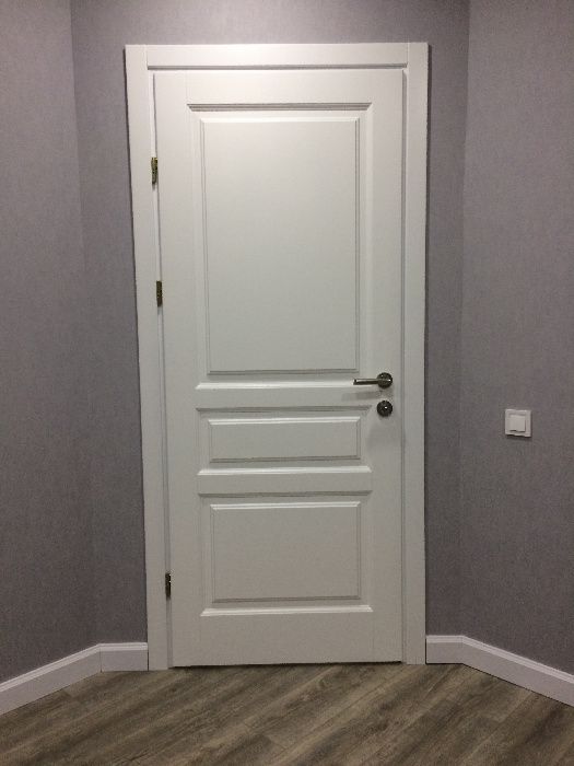 Двері міжкімнатні гладкі. Двері з масиву. Дерев'яні двері