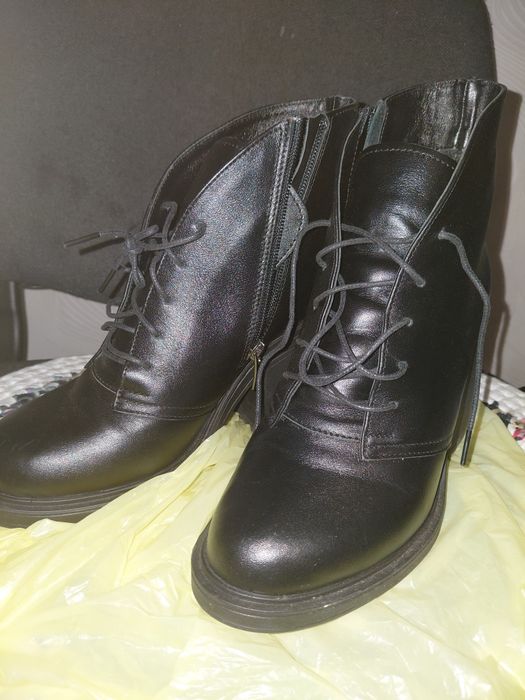 Чорні шкіряні черевики, 38 розмір