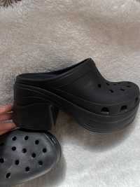Crocs на каблуке