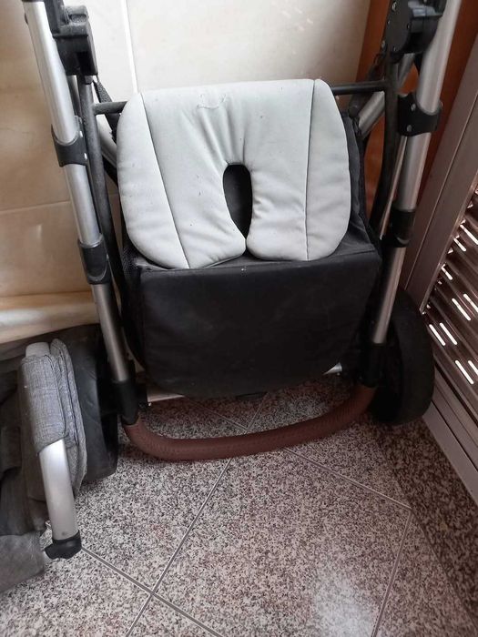 Carinho bebe com cadeirinha