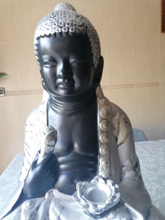 Buda prateado grande