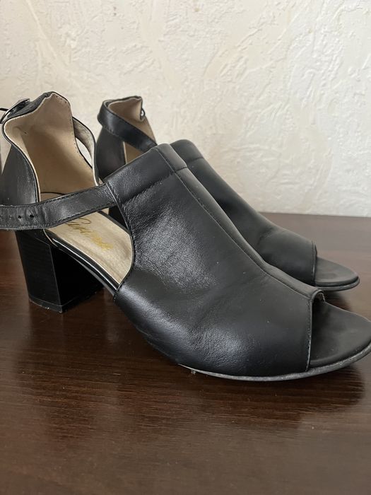 Жіночі босоніжки з натуральної шкіри